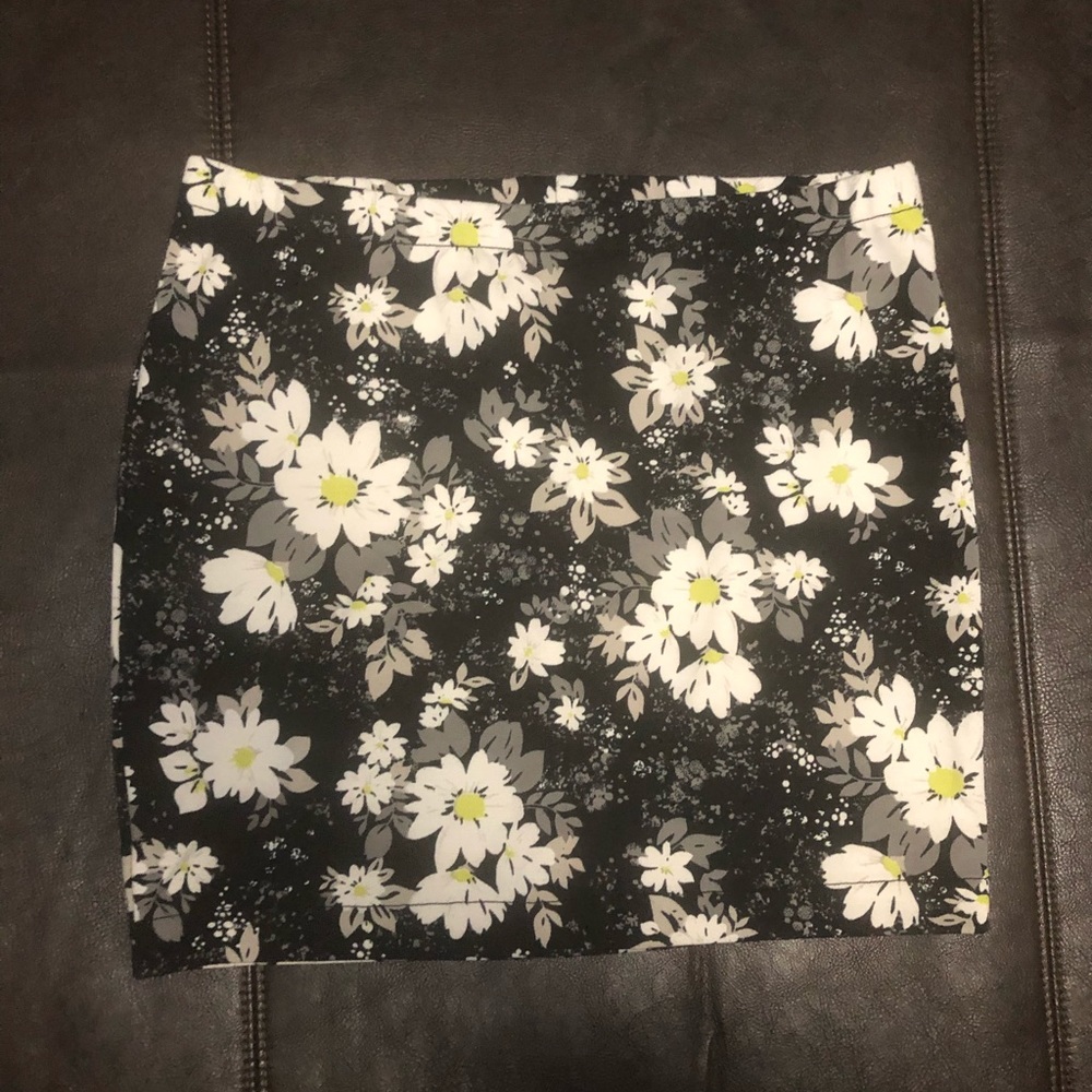 Candie’s Stretch Floral Pencil Skirt